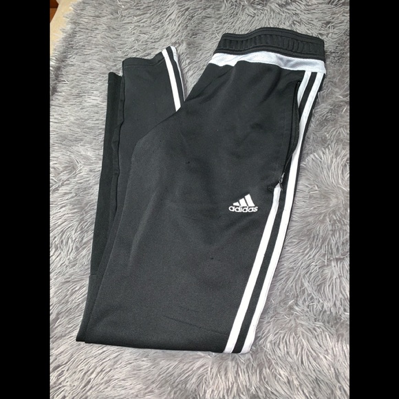 ADDIAS - Picture 2 of 2